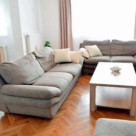 Hills Superior Apartman *