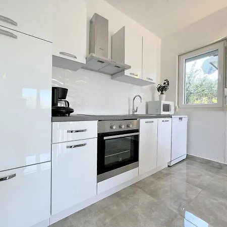 Hills Superior Apartman *
